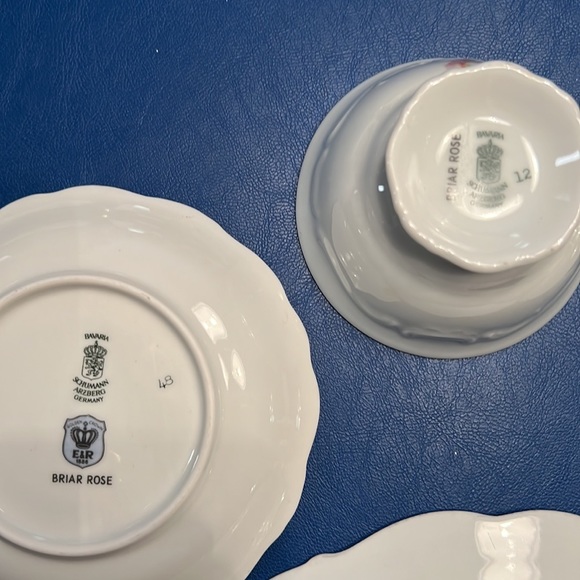 Schumann Arzburg Germany Briar Rose with Gold Trim 4 Place Settings - Picture 7 of 10